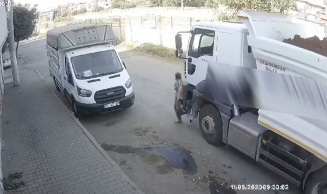 Sürücü fark etmedi, üzerinden kamyon geçen kadın hayatını kaybetti