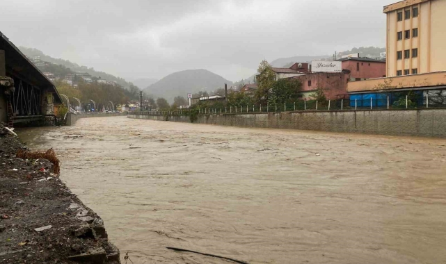 Taşma noktasına gelen derelerin kenarına araç park etmek yasaklandı