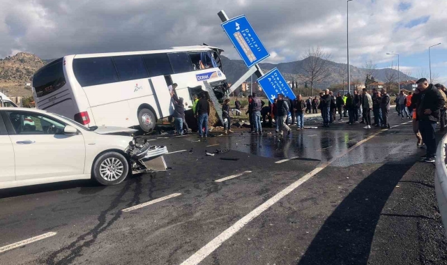 Taylandlı turistler ölümden döndü: 4'ü ağır 20 yaralı