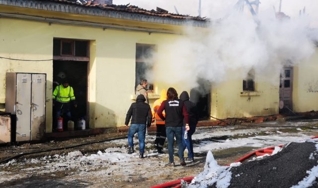 TCDD çalışanlarının cağ kebabı için yaktıkları ateş depoyu yaktı