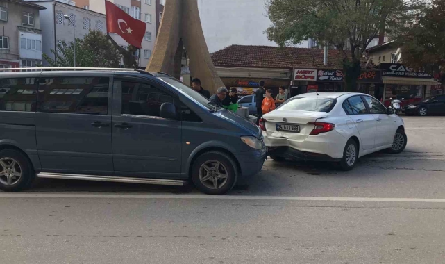Tepebaşı Kavşağı&#039;ndan yaşanan trafik kazasında 1 kişi yaralandı