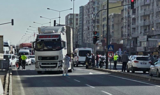Tırın çarptığı yaya ağır yaralandı
