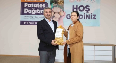 Tokat'ta çiftçilere tohumluk patates dağıtıldı