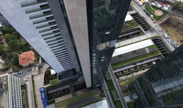 Torun Center'ın 20'inci katında çıkan alevler paniğe yol açtı