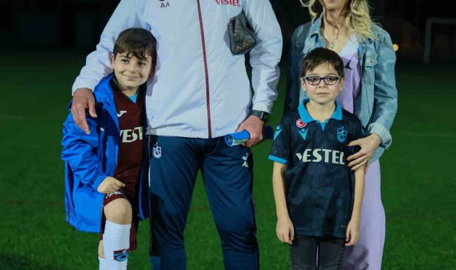 Trabzonspor, biber gazı saldırısına uğrayan Yunus Emir Bolat ve ailesini ağırladı