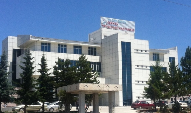 Traktöre çarpan otomobil hurdaya döndü: 2 yaralı