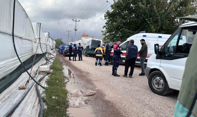 Tüfekle oynayan oğlu tarafından vurularak hayatını kaybetti