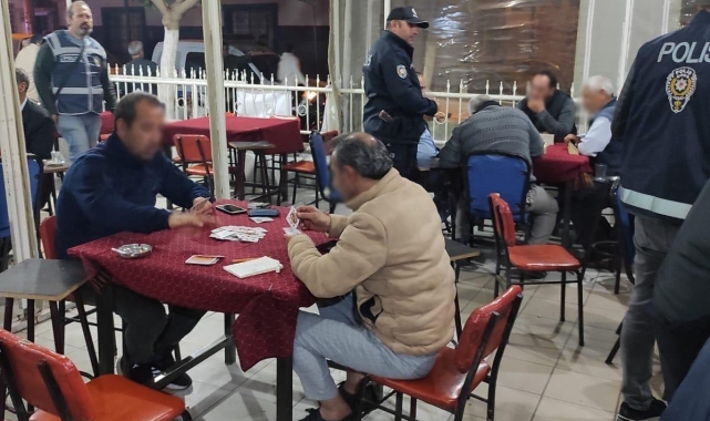 Turgutlu'da huzur uygulamasında aranan 10 şahıs yakalandı