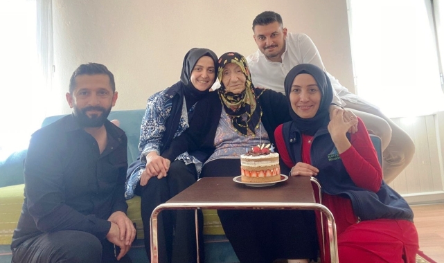 Türkan nineye doğum günü sürpizi