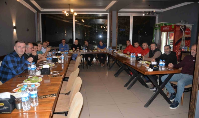 Türkeli'de Balkan şampiyonlarına yemekli kutlama