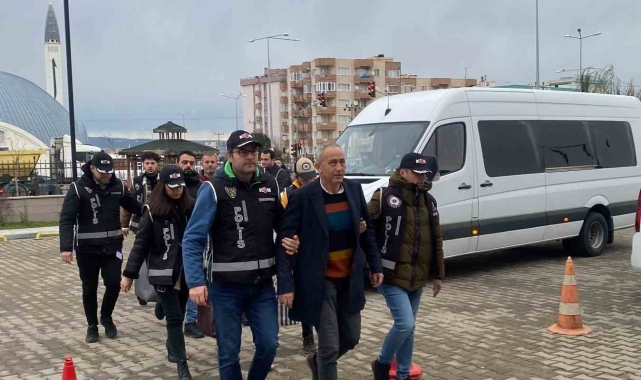 Tutuksuz yargılanan eski Gökçeada Belediye Başkanı Ünal Çetin'in yargılanmasına başlandı