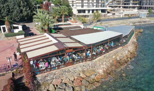 Tuzla'da denize sıfır 'balık ekmek' restoranı hizmete açıldı