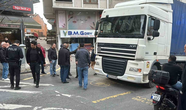 Ukrayna'dan bin 500 kilometre yol geldi, Kağıthane'de kaza yaptı: Tırla yaşlı adama çarptı