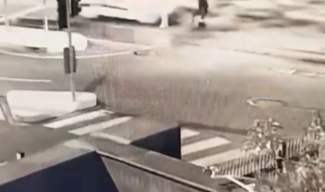 Ümraniye'de polise çarpıp kaçan sürücü kamerada