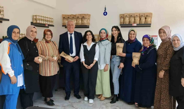 Üniversite mezunu genç kız kendi fındık atölyesini kurdu, kendi markasını oluşturdu