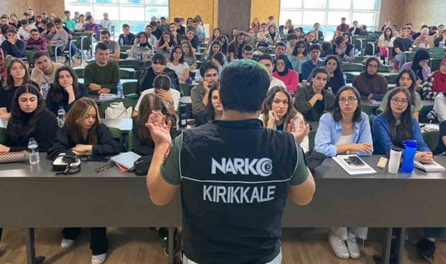 Üniversite öğrencilerine narkotik bağımlılığı konferansı