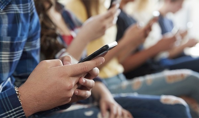 Üniversite öğrencilerine teknolojik cihaz ve internet desteği verilmesi hakkındaki tebliğ Resmi Gazete'de