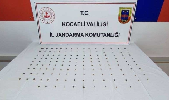 Üstlerinden 144 sikke çıktı