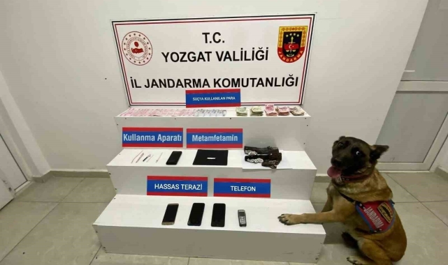 Uyuşturucu maddeyi sobada yakmak isterken yakayı ele verdiler