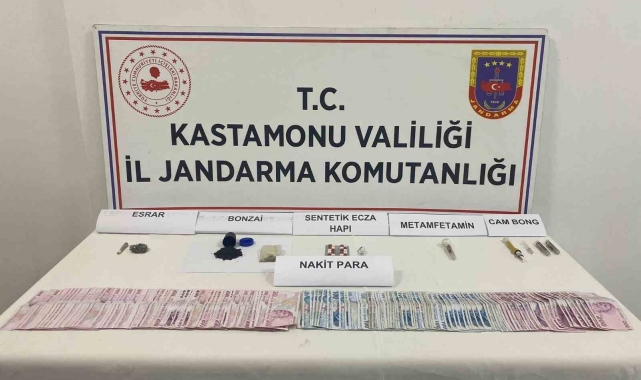 Uyuşturucu parasını ses sisteminin içine zulaladı, jandarmadan kaçamadı