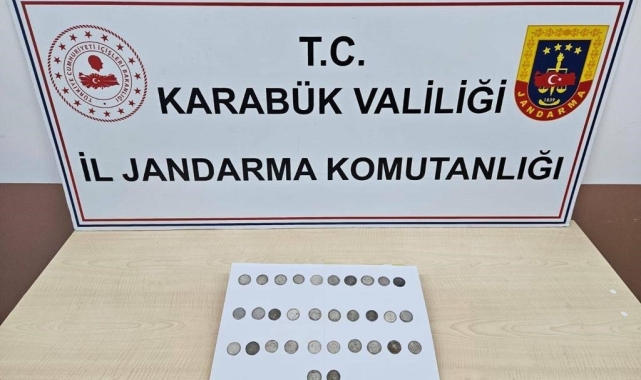 Üzerlerinde tarihi sikke paralarla yakalandılar