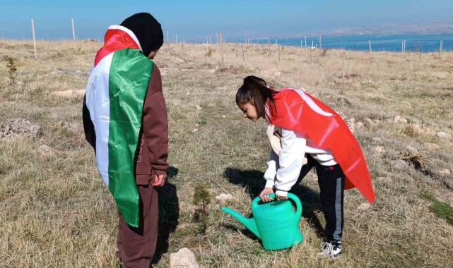 Van'da Gazzeli çocuklar adına fidan dikildi