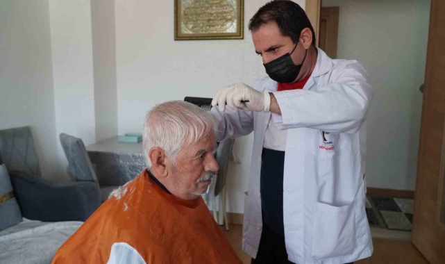 Vefa hizmeti ile yaşlıların yüzleri gülüyor