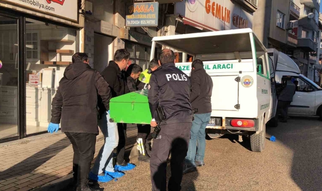 Yabancı uyrukluların kaldığı evde bıçaklı kavga: 1 ölü, 2 yaralı