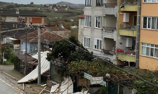 Yalova'da şiddetli rüzgarda çatı uçtu: 2 yaralı