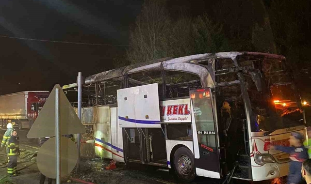 Yanan otobüsten geriye hurda yığını kaldı