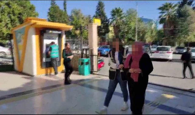 Yankesicilik yaptırdığı oğluyla birlikte yakalandı