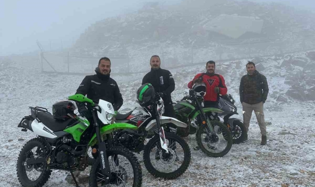 Yılın ilk karını motorcular karşıladı