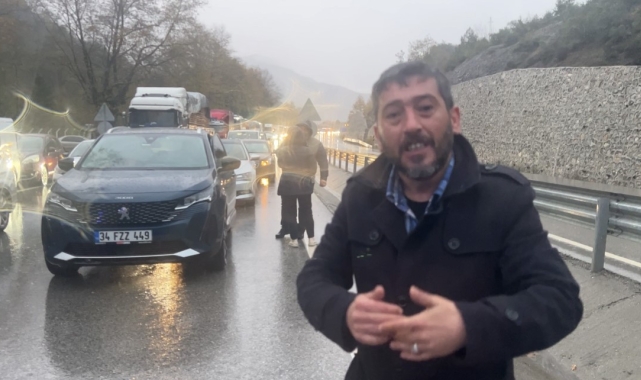 Yoğun kar yağışı Devrek-Mengen yolunu kilitledi