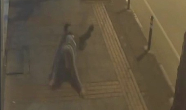 Yolda gördükleri adamı böyle gasp ettiler Polis o şüphelilerin peşini bırakmadı