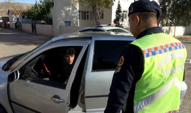 Yüksek ses müzikle uygulama noktasına giren sürücü: "Ceza yesem de dinlerim"