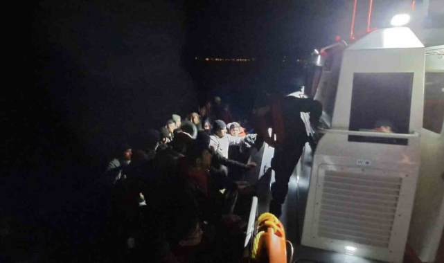 Yunan unsurlarınca ölüme terk edilen 49 kaçak göçmen kurtarıldı