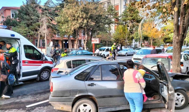 Zincirleme kazada biri bebek 3 kişi yaralandı