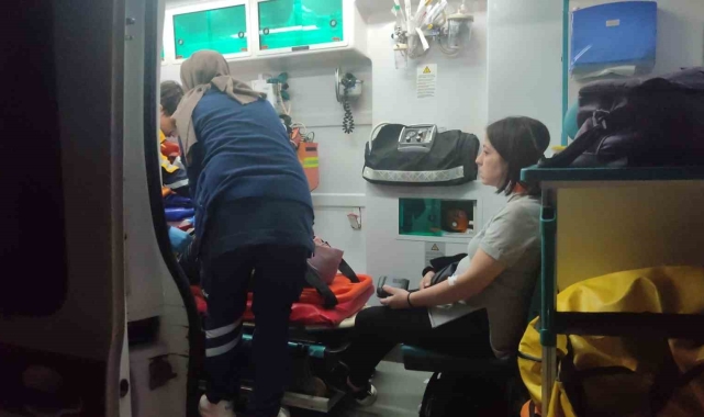 Zincirleme trafik kazasında 3 araç birbirine girdi: 3 yaralı