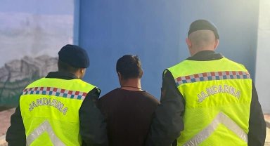 13 yıl hapis cezasıyla aranan şahsı jandarma yakaladı