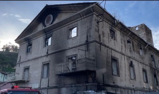 153 yıllık tarihi mekandaki yangında facia