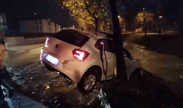 16 yaşındaki genç babasından habersiz otomobili kaçırdı, sonu hastanede bitti