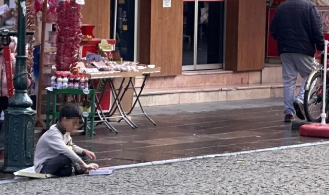 2 çocuk yasağa uymayarak dilendi