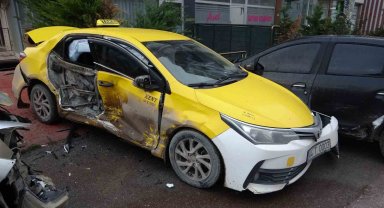 3 aracın karıştığı kazada 1 kişi yaralandı