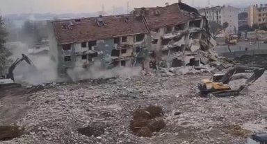 4 katlı bina saniyeler içerisinde yerle bir oldu