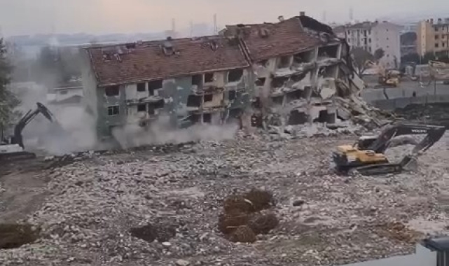 4 katlı bina saniyeler içerisinde yerle bir oldu