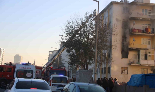 5 katlı binada çıkan yangın korkuttu