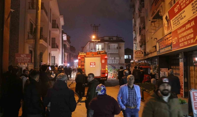 5 katlı binada korkutan yangın: Mahalleli sokağa döküldü