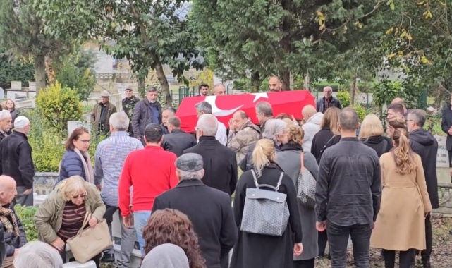 79 yaşında hayatını kaybeden ünlü oyuncu Can Gürzap Sakarya'da toprağa verildi