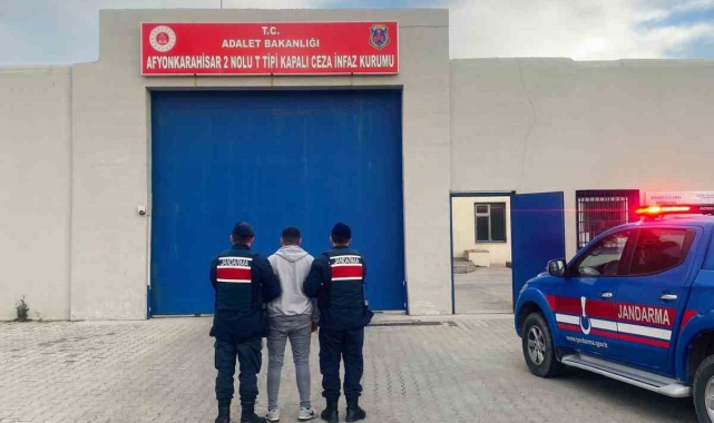 8 yıl 1 ay 22 gün hapis cezası ile aranan şahsı JASAT yakaladı