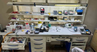 Adana'da kaçak diş kliniğine operasyon: 7 gözaltı